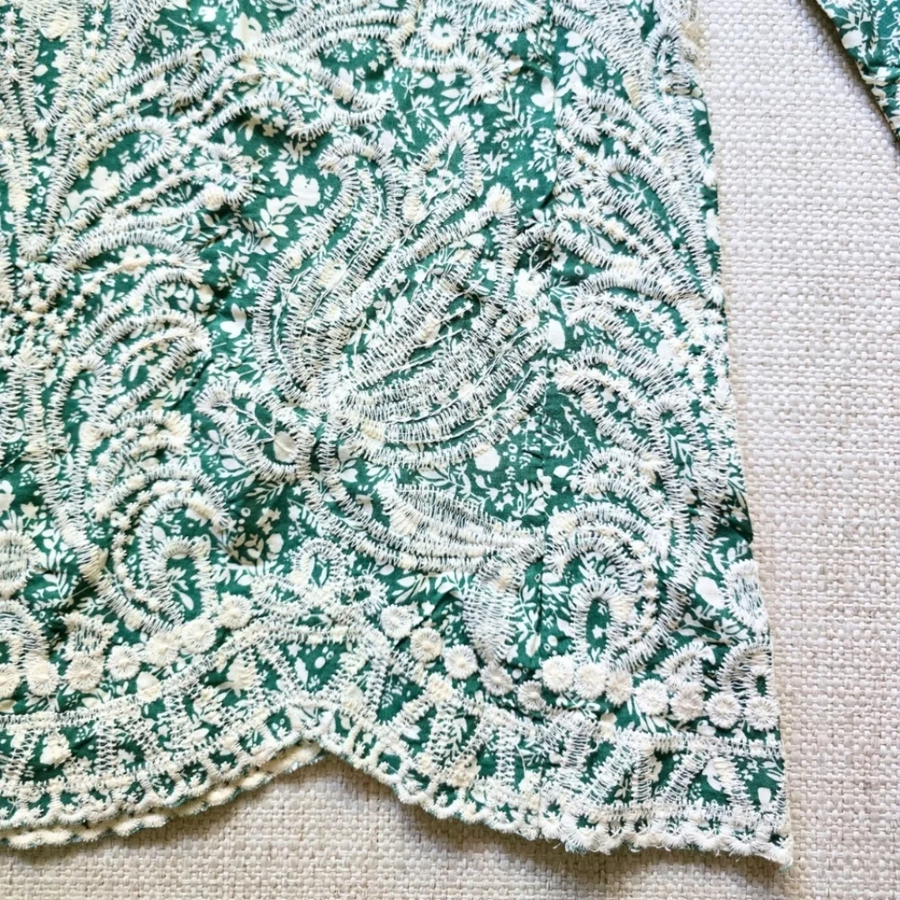 Solitaire Anthropologie Green White Floral Embroidered Blouse 3/4 Sleeves Small - Picture 2 of 4
